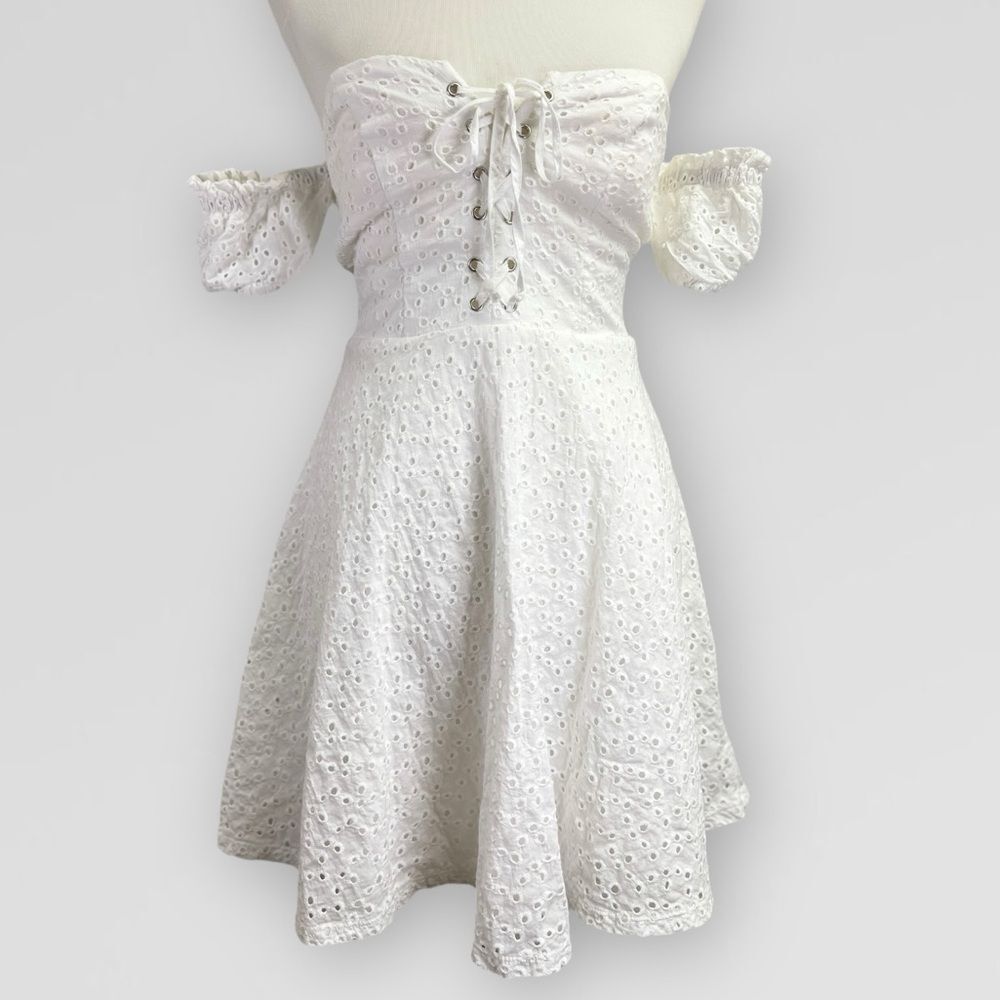 City Studio White Eyelet Off the Shoulder Milkmaid Dress, sz 3 Juniors. Lace up - Picture 4 of 16